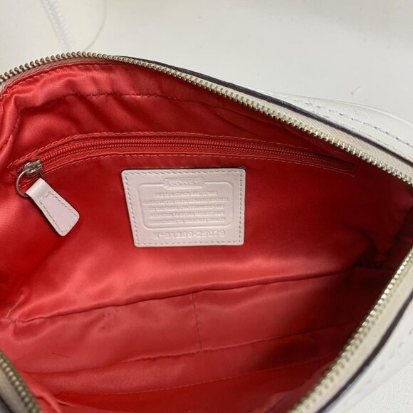 Vintage Coach white quilted leather - Picture 8 of 8